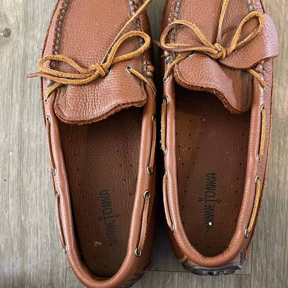 Minnetonka Tan Leather Men's Slip-Ons - Picture 5 of 6